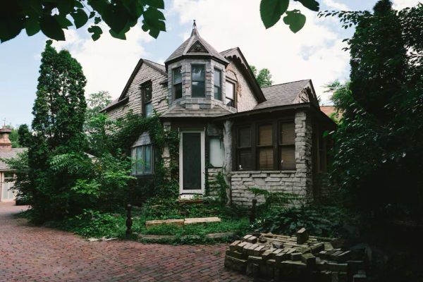 4 Haunted Airbnb Rentals to Book this Halloween