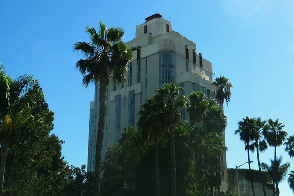 LA&#39;s Iconic Sunset Tower Hotel Reportedly on Sale for $100 Million