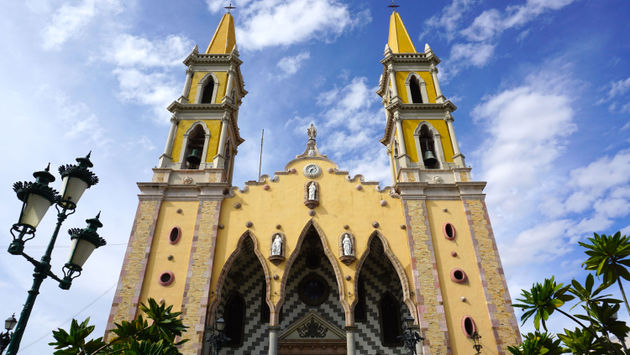This beautiful church is located in the middle of the old city. Construction of the Mazatlan Cathedral was begun in 1875 and finished in 1899, and consecrated in 1937 in honor of the Virgin Mary. It is considered to be the most beautiful in northwest Mexi