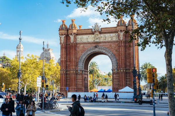 España espera que los ingresos por turismo para 2023 superen los niveles previos a la pandemia