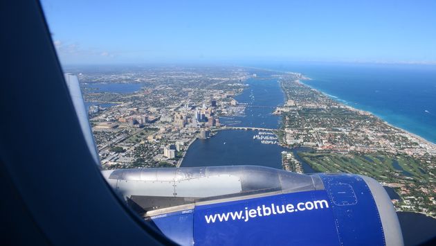 JetBlue flight taking off from Palm Beach International Airport