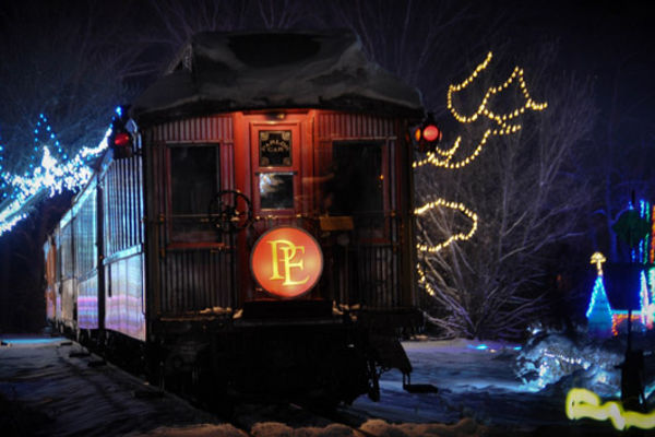 10595 Santa Train Conductor Salt Pepper Shaker+Condiment Cart North Pole Express 