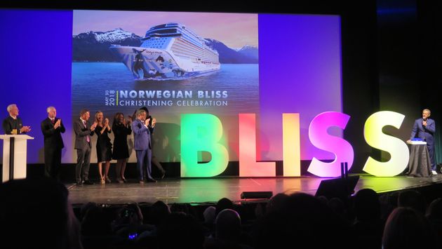 Elvis Duran christens Norwegian Bliss