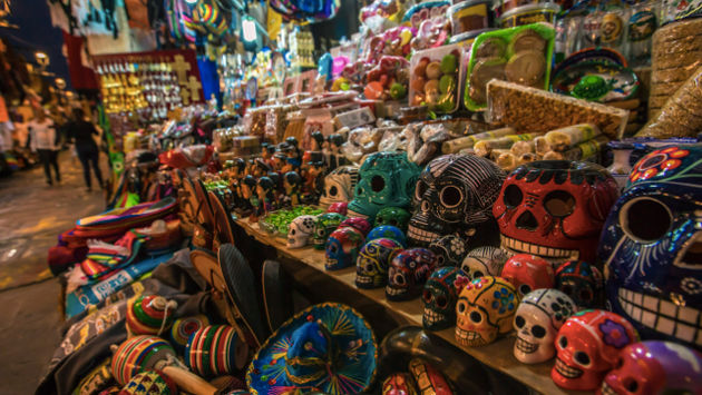 El barrio de Roma, en la Ciudad de México, cuenta con edificios Art Nouveau y mercados bohemios que los visitantes disfrutan.  (Imagen a través de GAdventures).