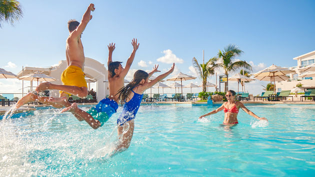 El Informe de Tendencias de Viajes en 2022 realizado por Cloudbeds, afirma que el 42% de las reservaciones son a un destino de costa. (Photo via: Playa Hotels & Resorts).