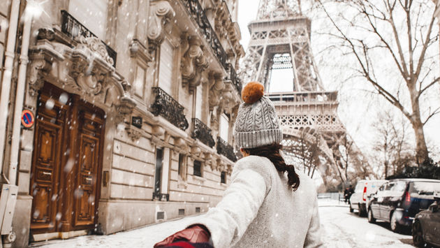 Woman, Eiffel Tower, winter, winter travel, snow, Paris, France, Europe