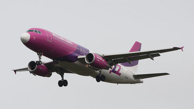Wizz Air Airbus A320 in flight 