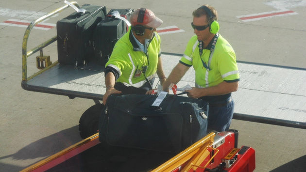 baggage, handlers, airport