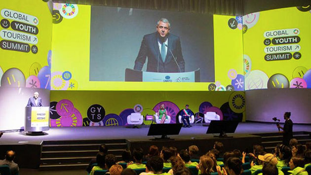 El Secretario General de la OMT, Zurab Pololikashvili dijo que la Cumbre ofrece herramientas a los jóvenes para ser líderes en el turismo. (Photo via: UNWTO).