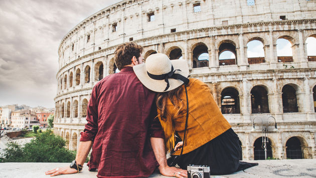 couple, travelers, vacation, Colisseum, Rome, Italy