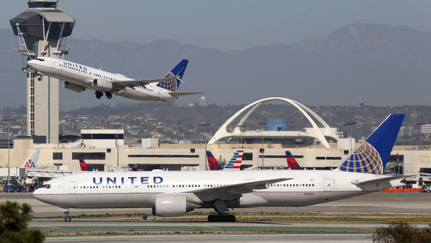 United Airlines planes at LAX
