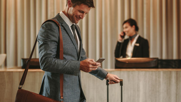 Con Digital Spine, los clientes de Aeroméxico y Delta hacen check-in desde sus dispositivos. (Photo: via iStock / Getty Images Plus /j acoblund).