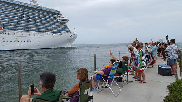 Fort Lauderdale cruise ship sendoff