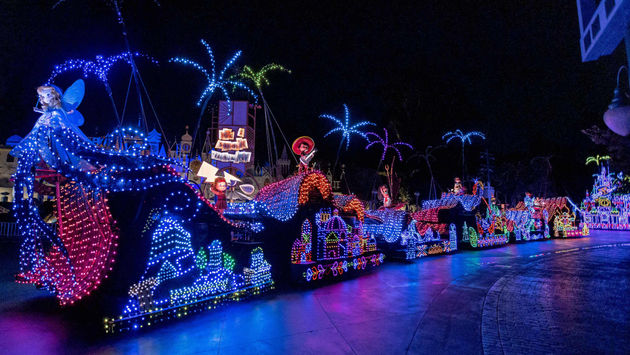 Main Street Electrical Parade, It's a Small World, parade, floats, animated dolls, characters, Disneyland, Anaheim, Orange County, California