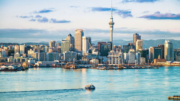 Horizonte de Auckland, Nueva Zelanda al amanecer.