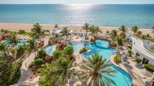Trump International Beach Resort Pool