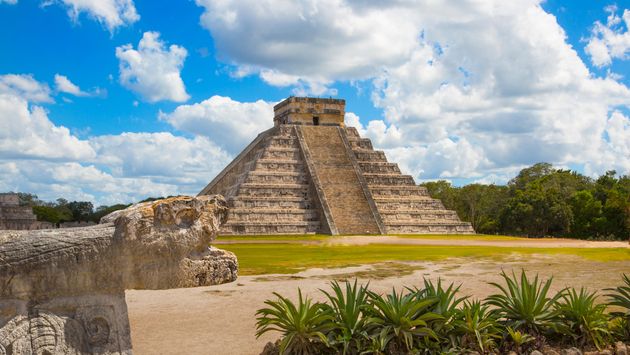 Mexico, Chichen Itzá, Yucatán. Mayan pyramid of Kukulcan El Castillo