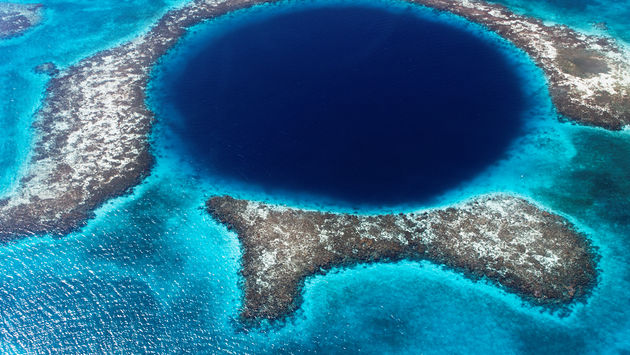 the great blue hole of belize (PHOTO: Photo via Lomingen / iStock / Getty Images Plus)