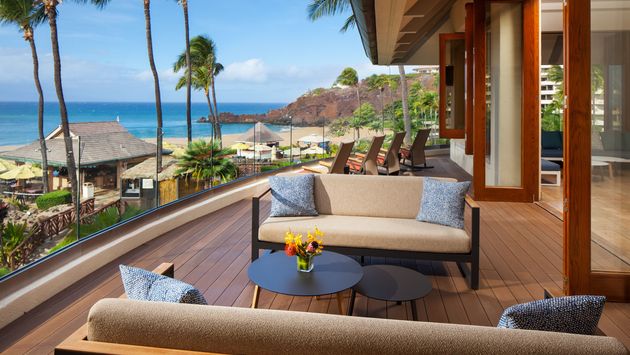 Sheraton Maui Resort's new lobby allows guests to order craft cocktails and appetizers from The Sandbar