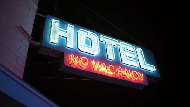 hotel no vacancy sign