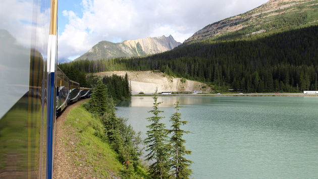 train, Rocky Mountaineer, Canada