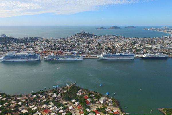 Resultado de imagen de cruise ships in mazatlan