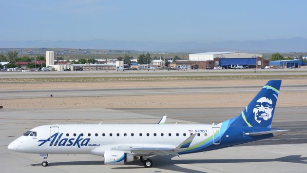 Alaska Airlines SkyWest Embraer E175