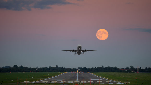 Plane takes off at Hannover Airport