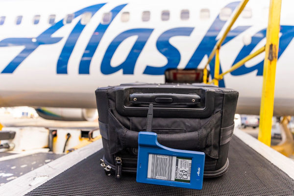 Alaska Airlines Launches Electronic Bag Tag Program
