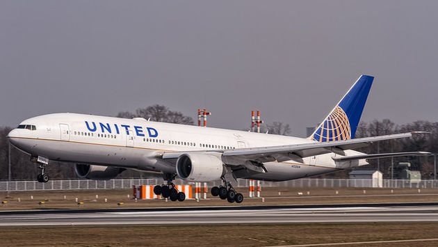 United Airlines Boeing 777-222(ER)