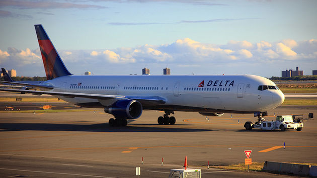 Delta Air Lines flight on JFK tarmac