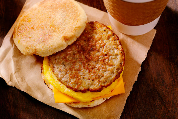 Penumpang pesawat didenda hampir $2.000 untuk sandwich sarapan McDonald’s