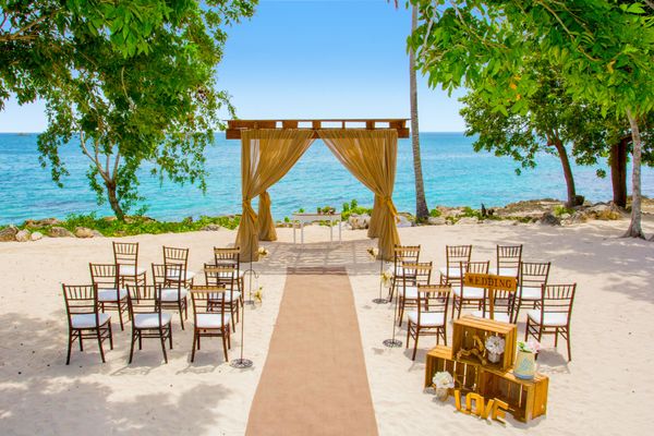 Travel Advisors Say Destination Weddings Business Is Off the Charts