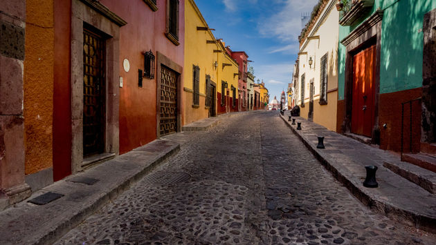 The many backstreets of San Miguel de Allende in Mexico can be quiet, colorful and beautifully preserved. A wonderful serene place for a morning or evening walk. (photo via thupton / iStock / Getty Images Plus)